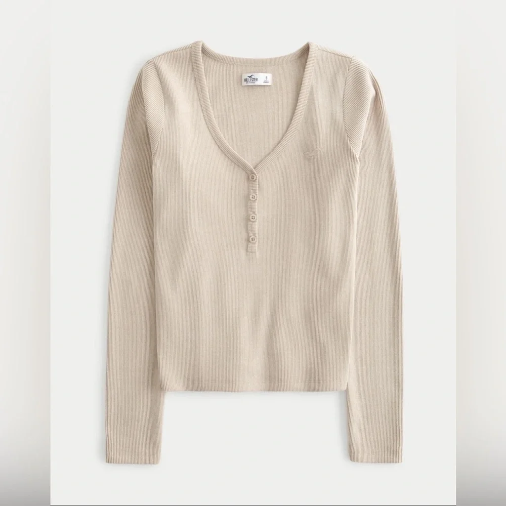 Hollister Women’s RIBBED SEAMLESS FABRIC HENLEY - Picture 1 of 1